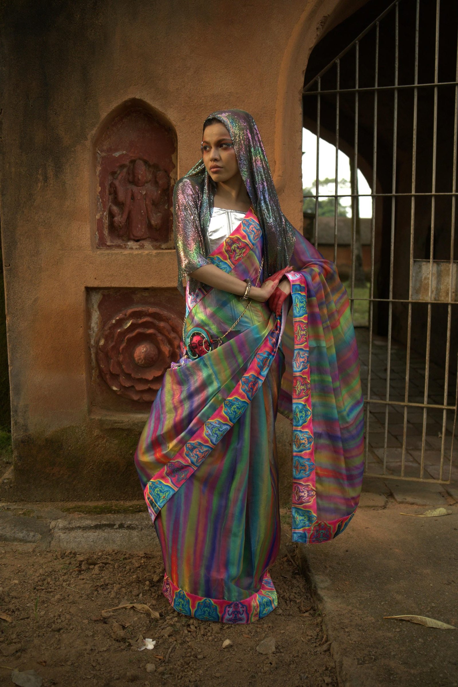 Bondebi sari